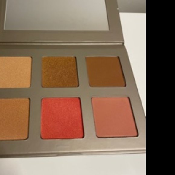 ✨CLOSET CLEAR OUT ✨ NEW Blaze chaser face palette - Picture 3 of 5